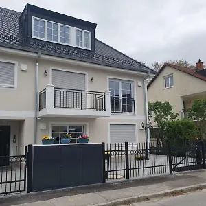 Apartment Helle 3 Souterrainwohnung In Einem Neubau-villa, München